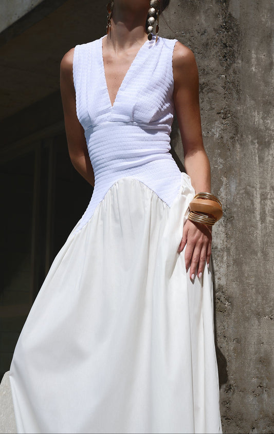 VESTIDO COM RECORTES PONTAS E DECOTE V