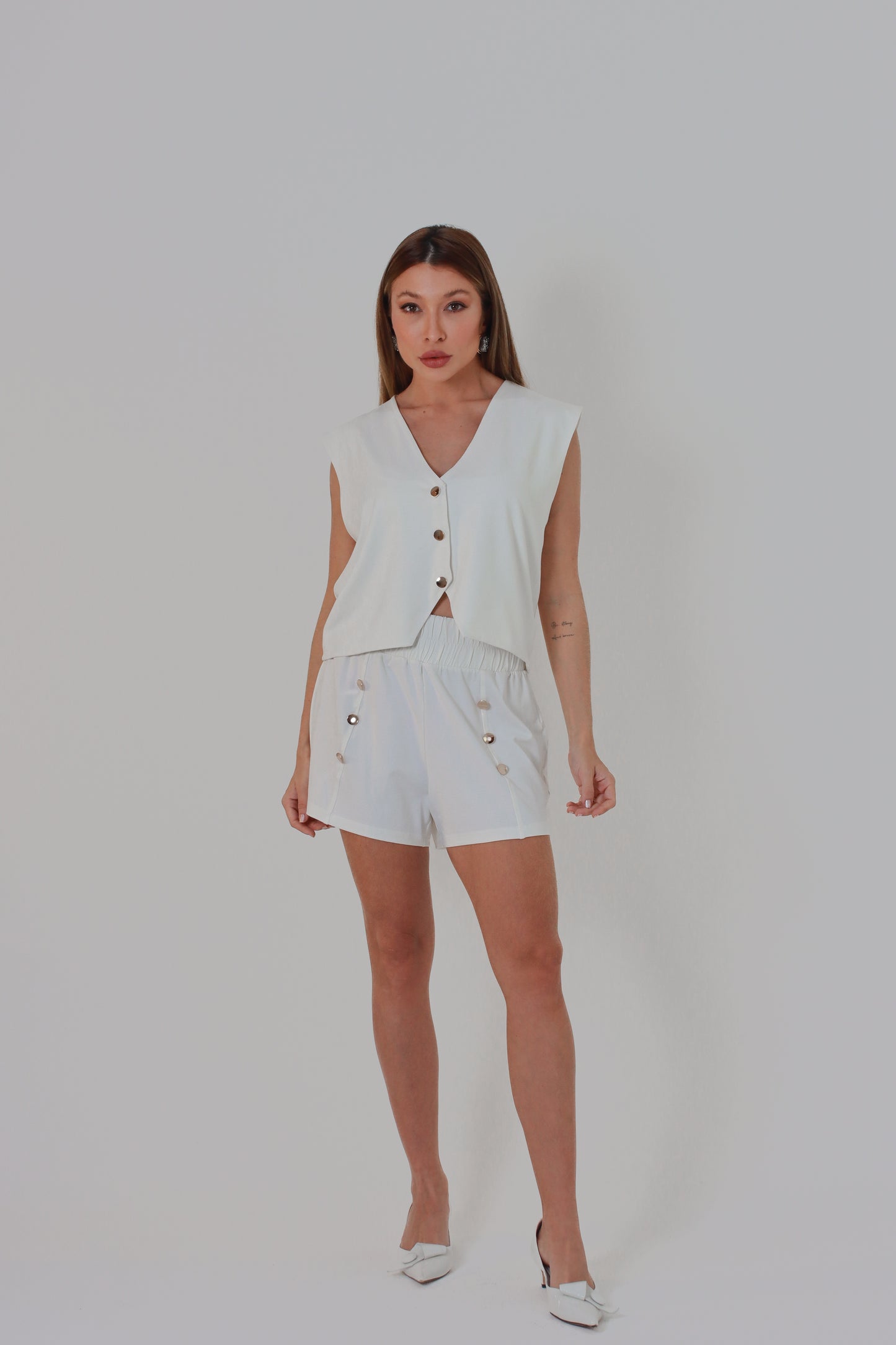 CONJUNTO BLUSA DECOTE V E SHORT KRONNE