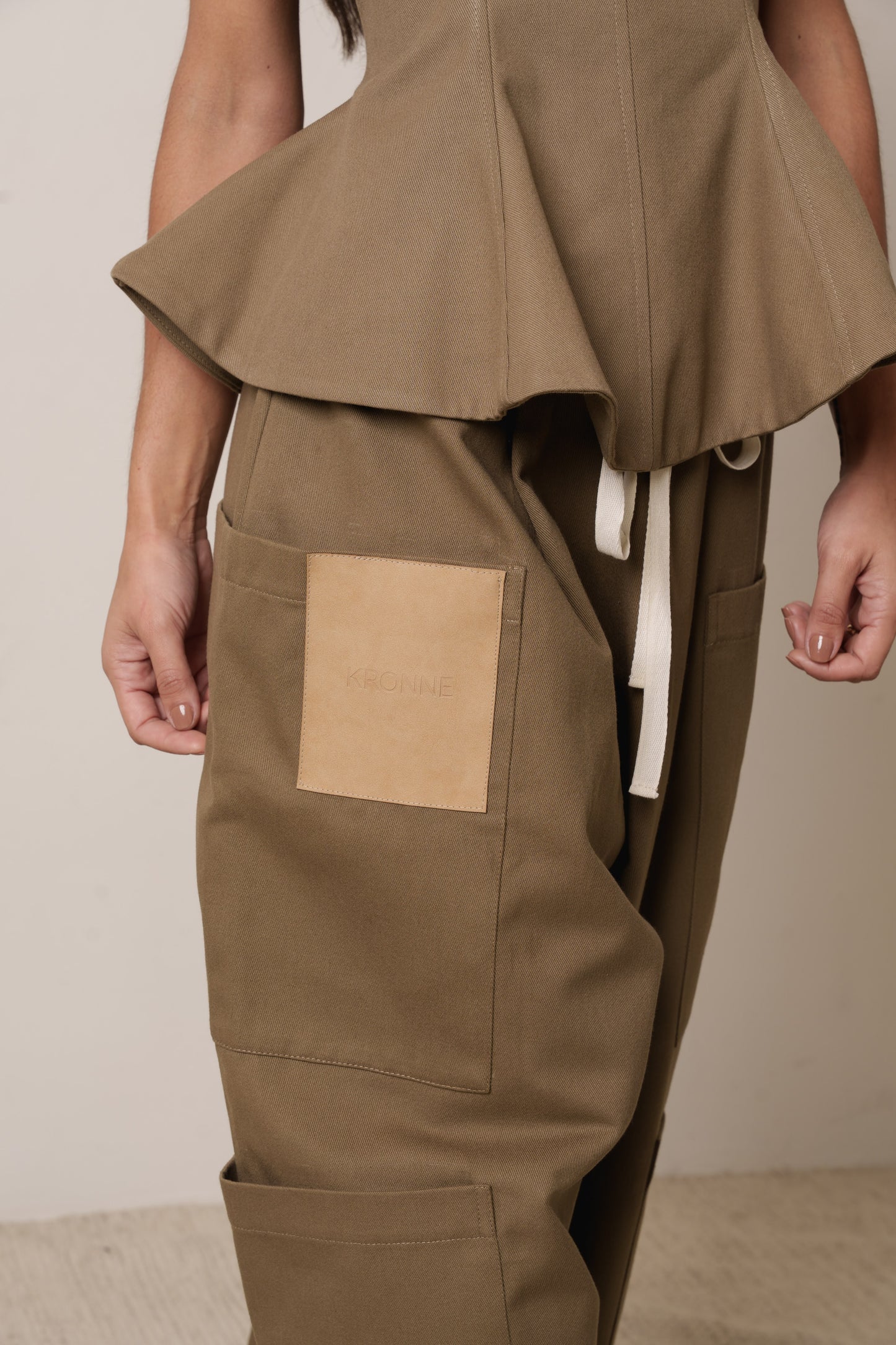 CALÇA PARAQUEDISTA MAX BOLSOS KRONNE