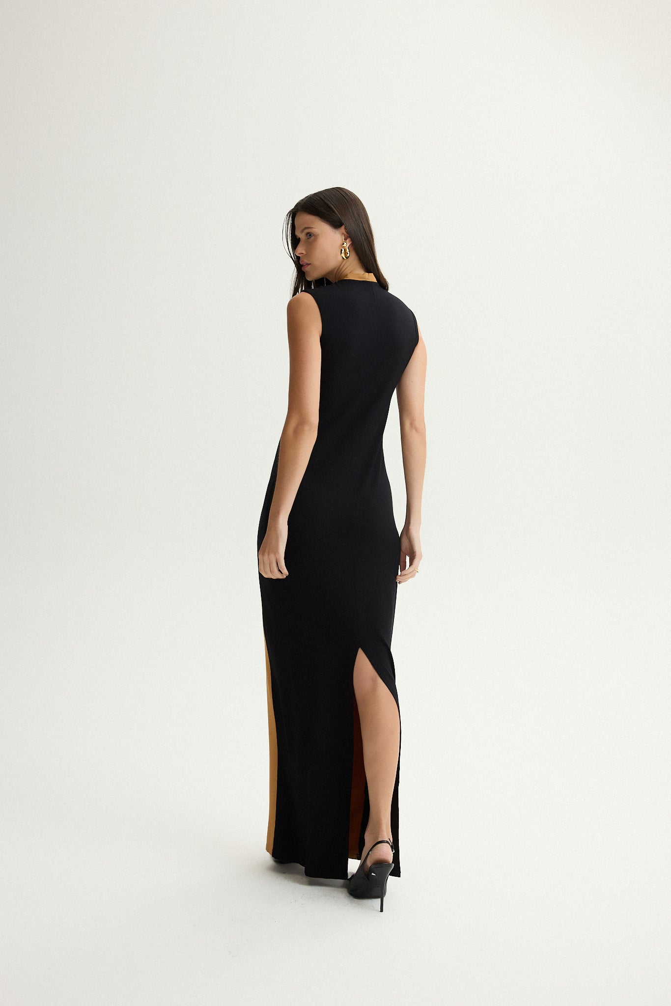 VESTIDO KRONNE GOLA ALTA RECORTES BICOLOR