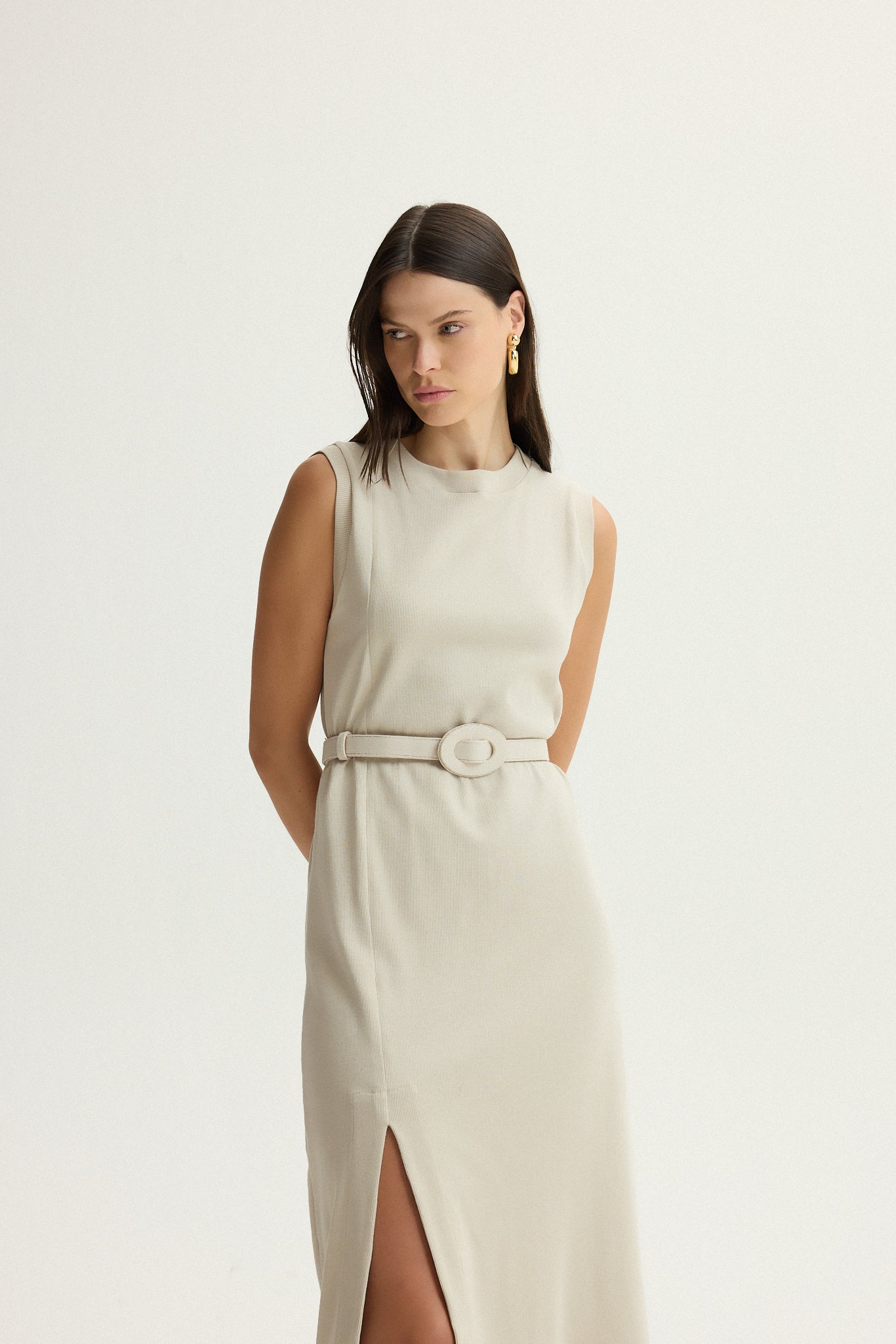 VESTIDO RECORTE RETO COM CINTO KRONNE