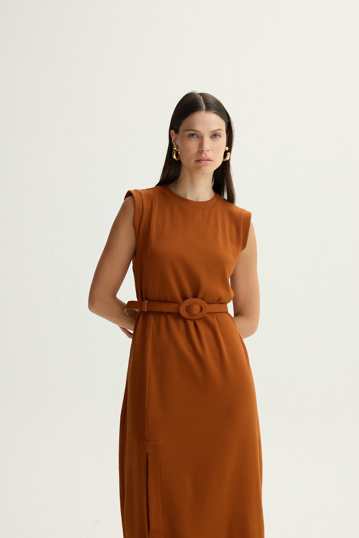 VESTIDO RECORTE RETO COM CINTO KRONNE
