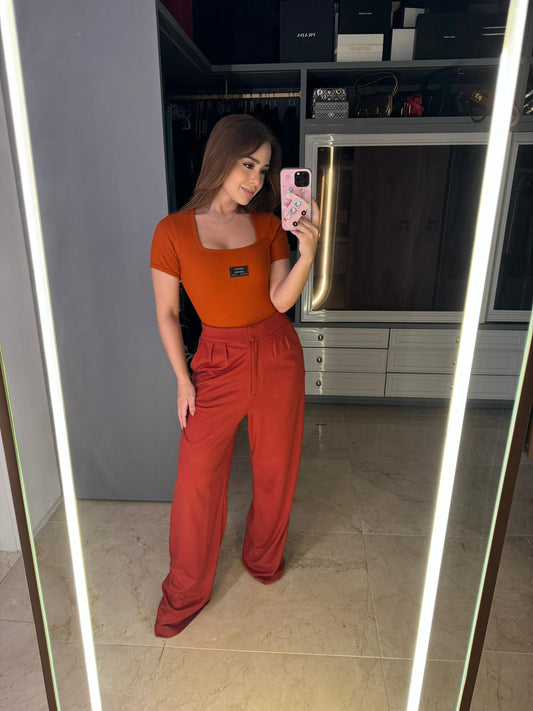 CALÇA RETA KRONNE COM PREGAS