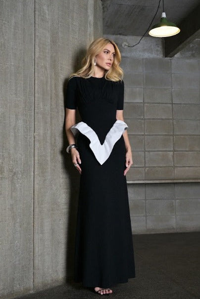 VESTIDO BUSTO FRANZIDO E RECORTE V COM BABADO