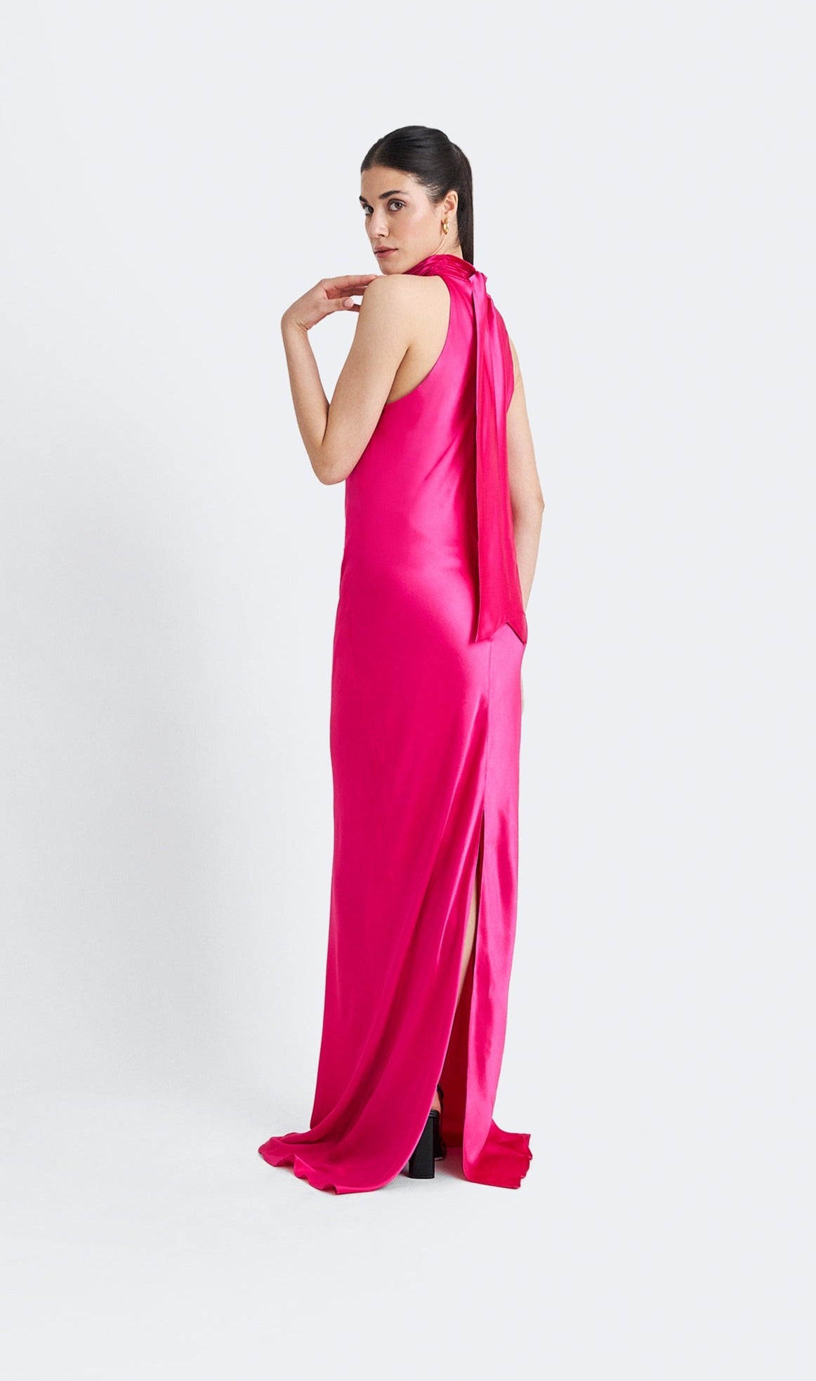 Vestido Longo Cavado com Gola Alta - Kronne