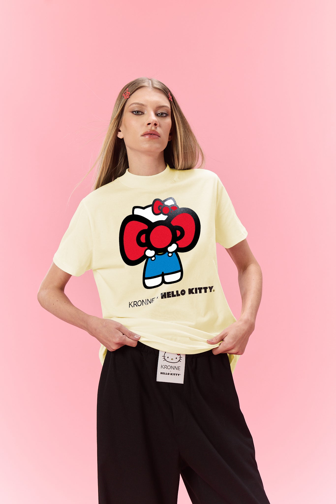 T-shirt gola alta Hello Kitty laço