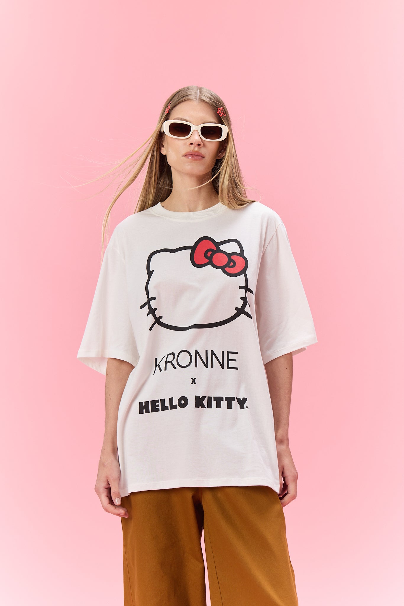 T-shirt oversized KRONNE X HELLO KITTY