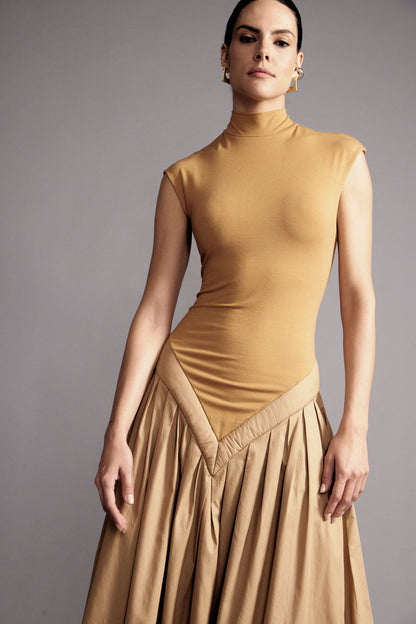 VESTIDO RECORTE V FRANZIDO KRONNE