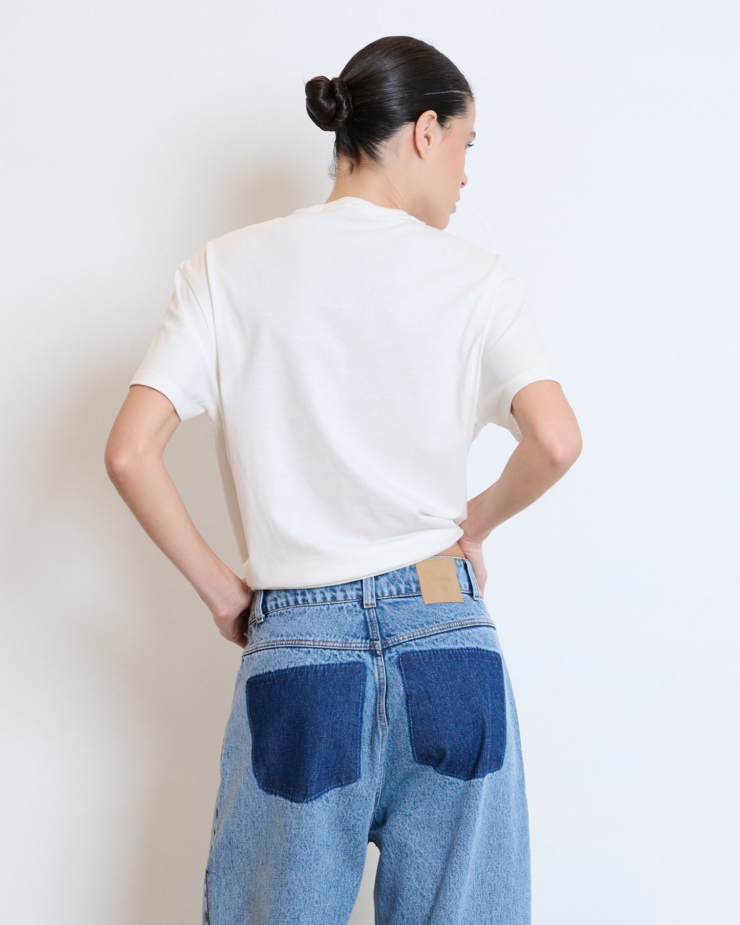 T-SHIRT COM BOLSO JEANS KRONNE