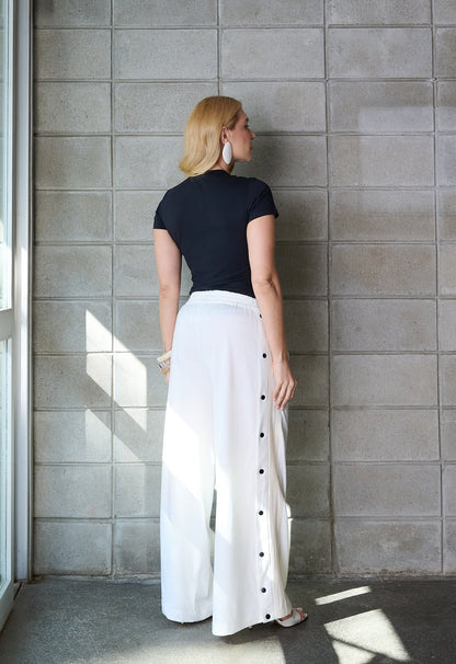 CONJUNTO BLUSA BABYLOOK E CALÇA COM BOTÕES LATERAL