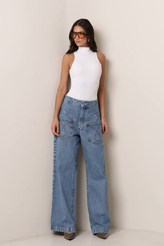 CALÇA JEANS BOLSO COM FILIGRANA