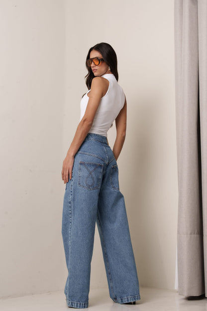 CALÇA JEANS BOLSO COM FILIGRANA