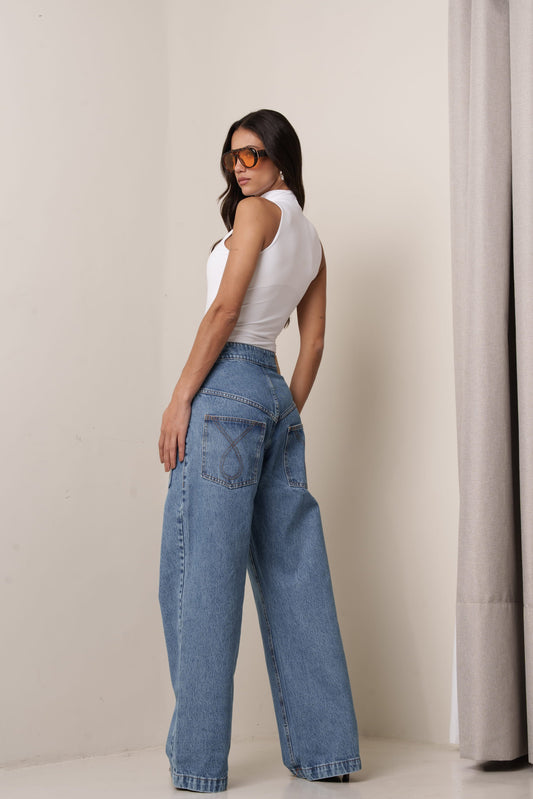 CALÇA JEANS BOLSO COM FILIGRANA