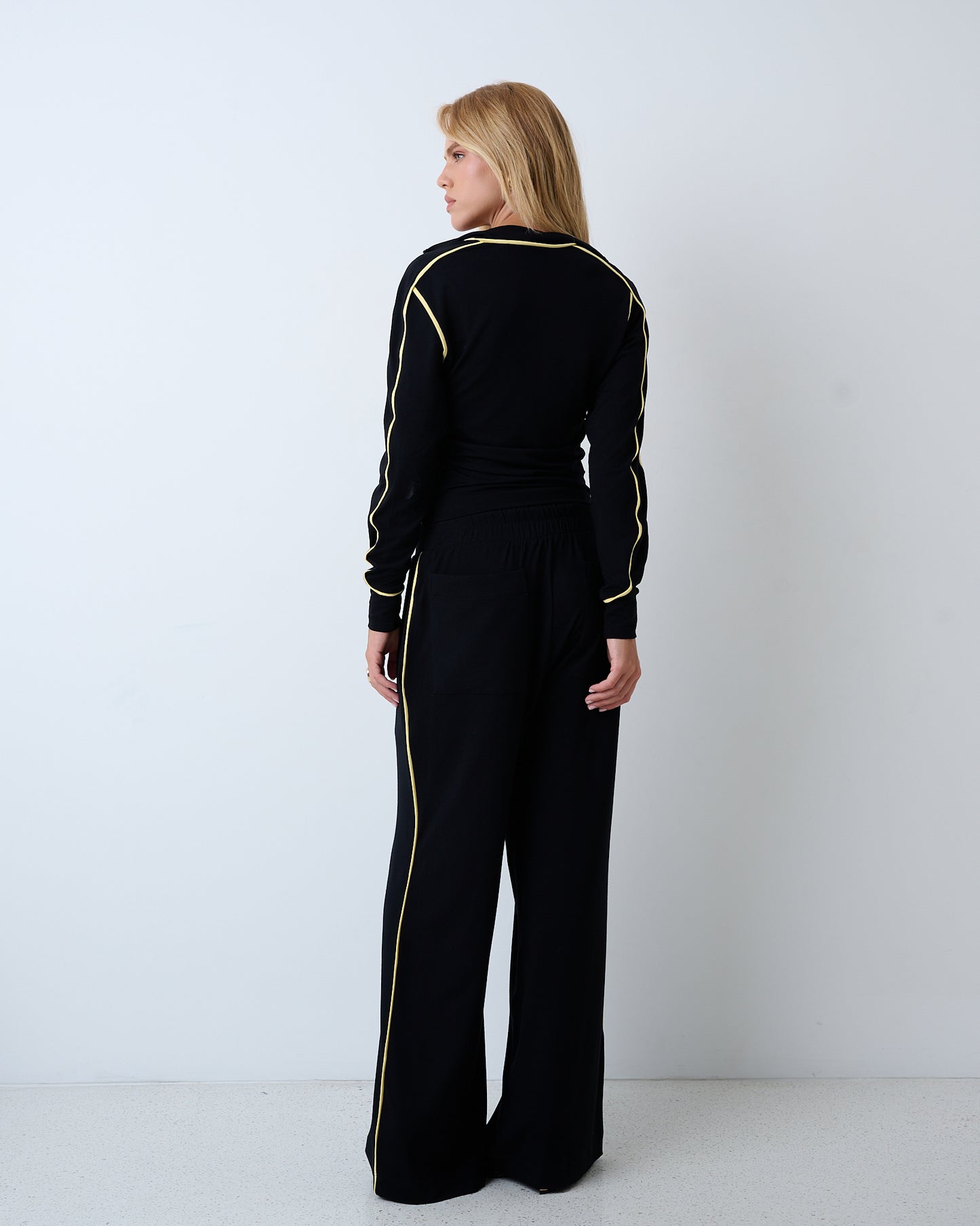 CONJUNTO BLUSA GOLA V E CALÇA KRONNE