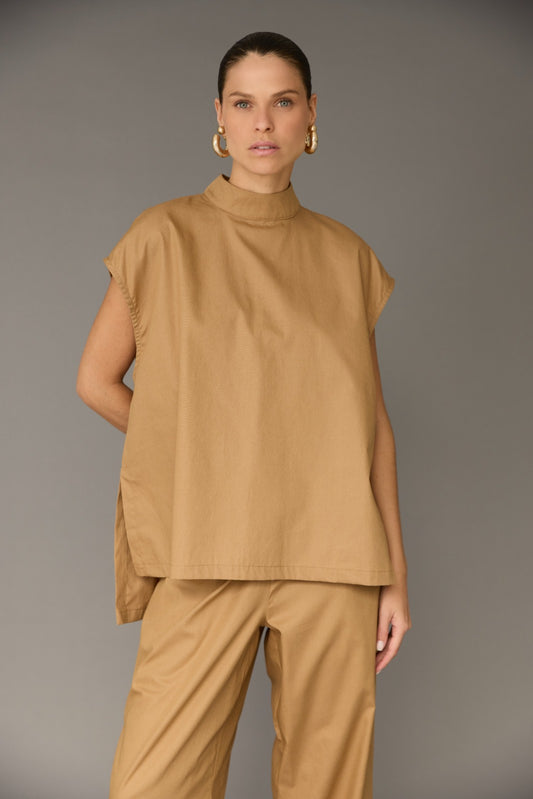 BLUSA GOLA ALTA COM PONTA