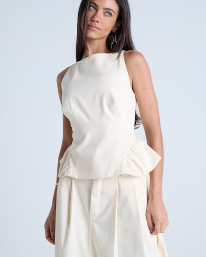 BLUSA COM RECORTES E BABADO LATERAL