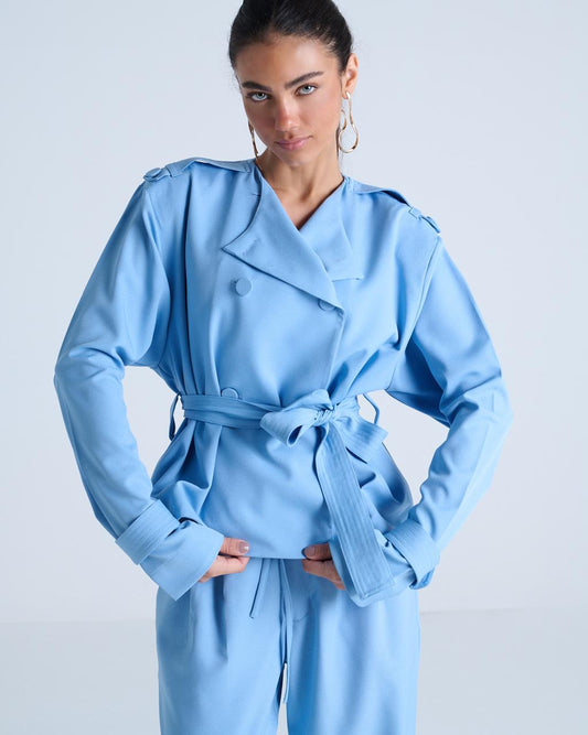 CONJUNTO TRENCH COAT CURTO COM MARTINGALE E CALÇA CINTURA LARGA