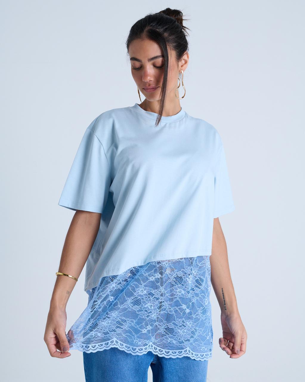 T-SHIRT ASSIMÉTRICA COM RENDA