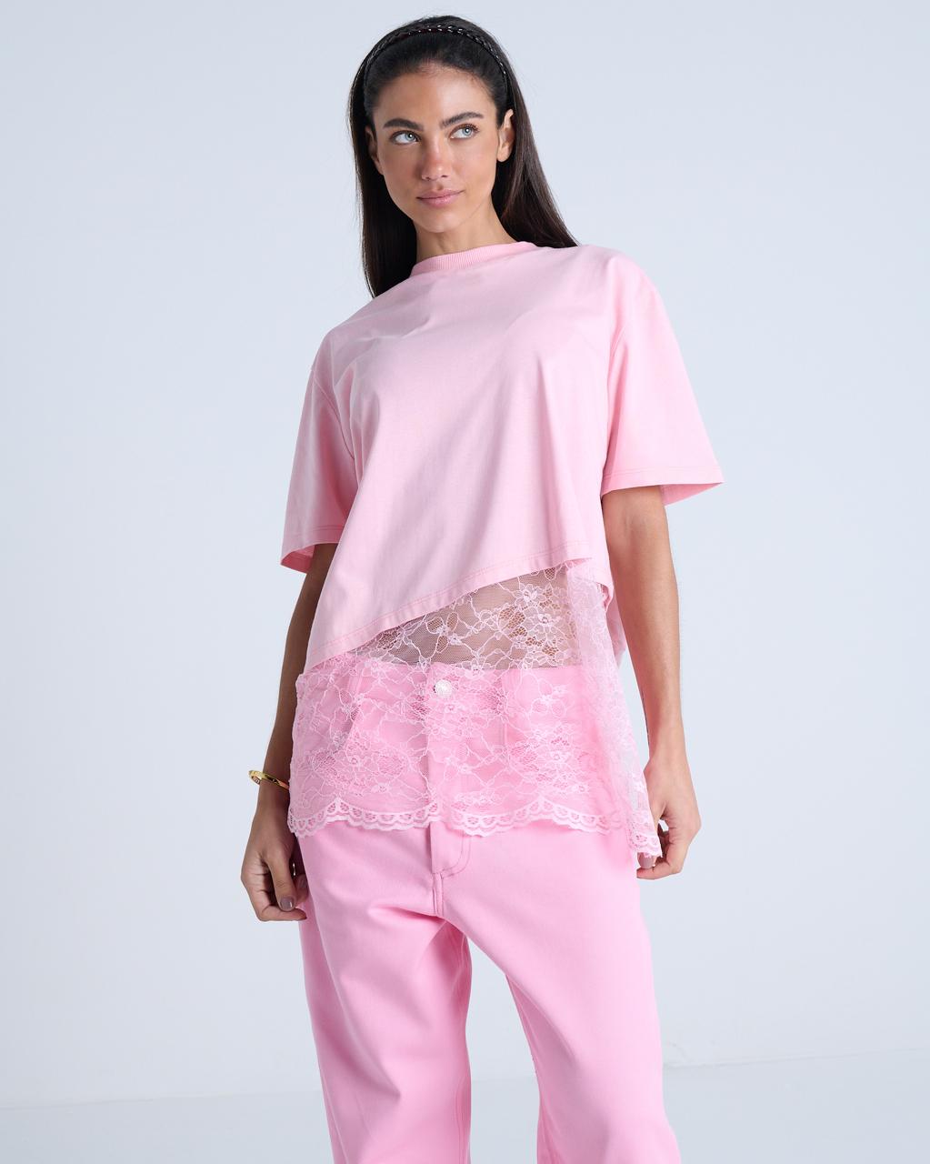 T-SHIRT ASSIMÉTRICA COM RENDA